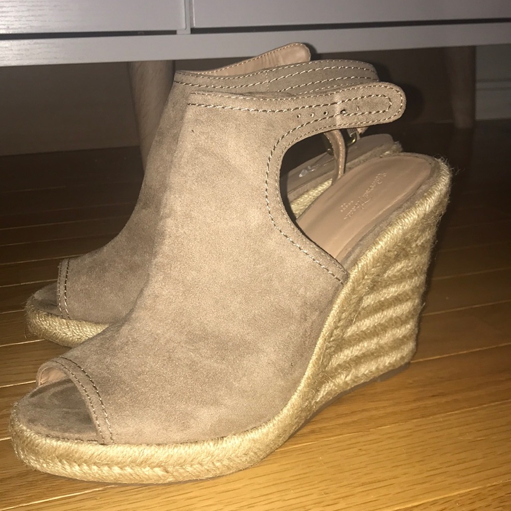 NEW Tan suede wedges